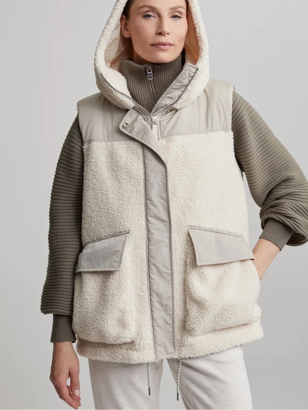 VARLEY Waller Sherpa Gilet Coat Vest Sandstne / Cream Size Small